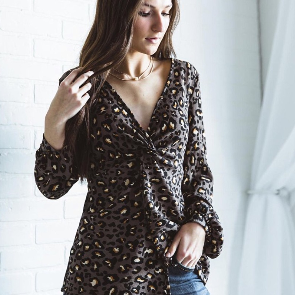 Buckle WILLOW & ROOT Leopard Peplum Top